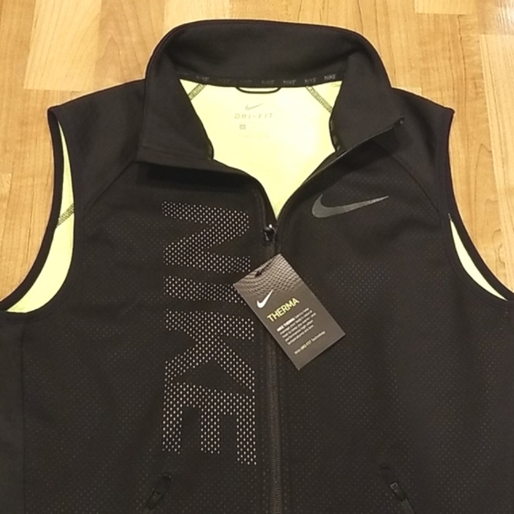 Nike training vest - Picture 4 of 8